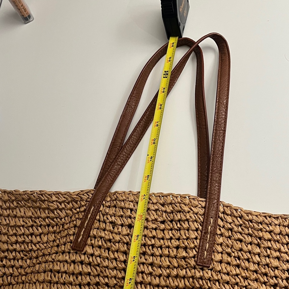 Elegant Tan Woven Tote Bag - Picture 6 of 7